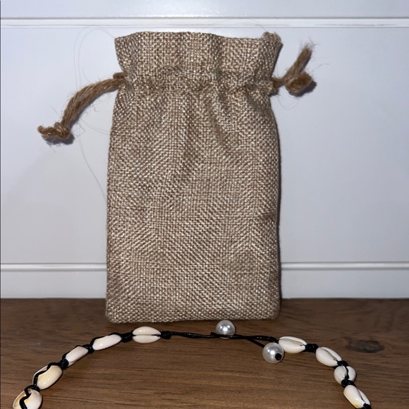 EUC - Vintage Elegant Shell and Pearl Necklace - Picture 4 of 7